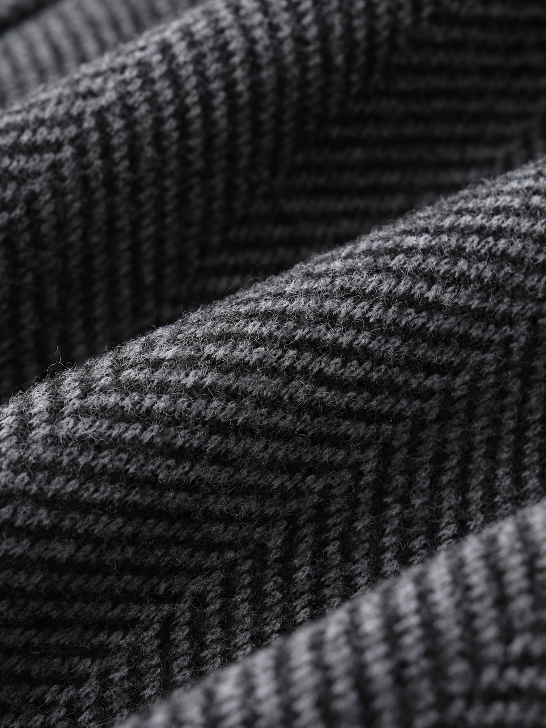 Herringbone Check Coat – Structured, Refined Silhouette